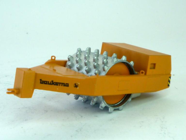 Anhänge Vibrationswalze Baukema A12 Stampffußwalze mit Motorverkleidung orange